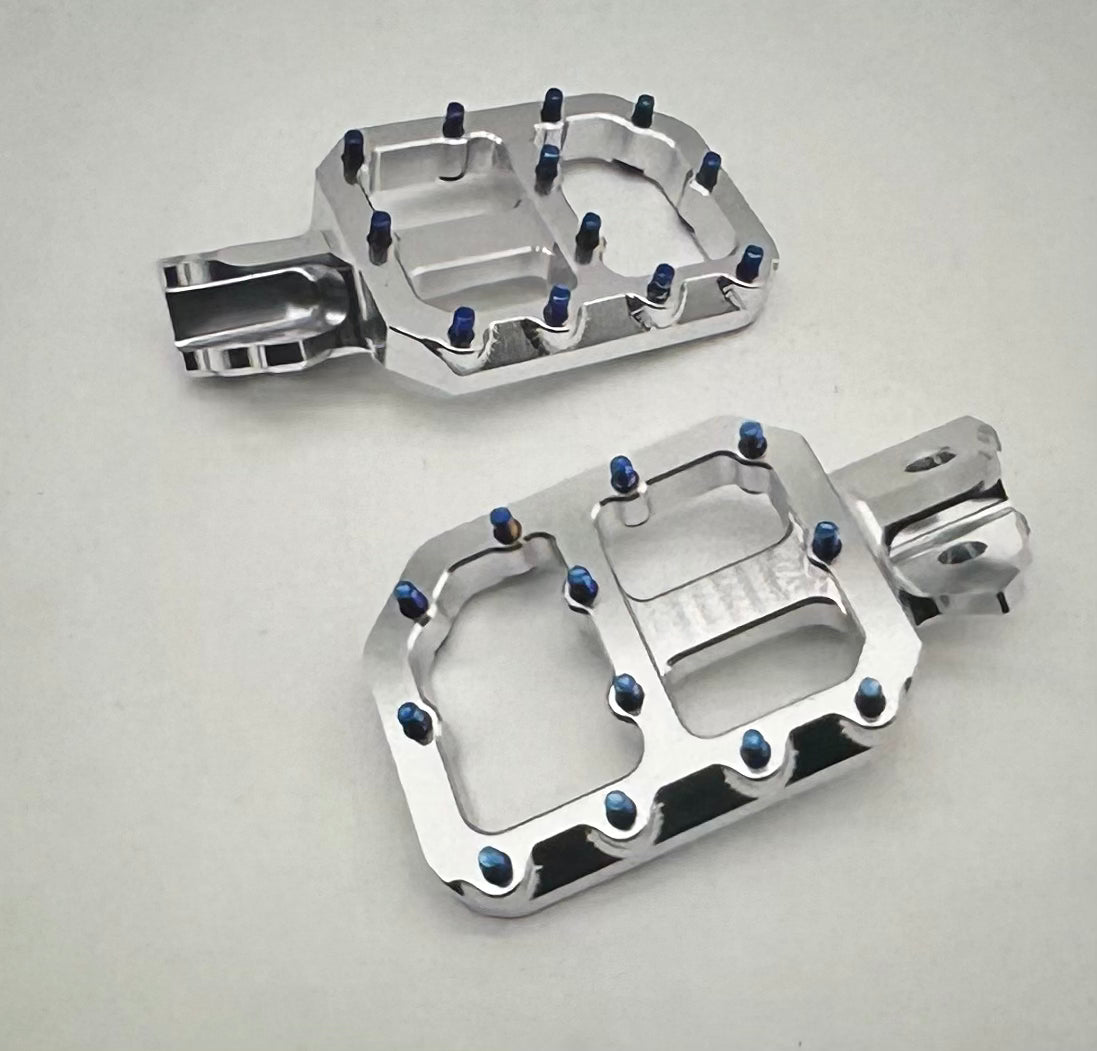 Metal Emoto pegs