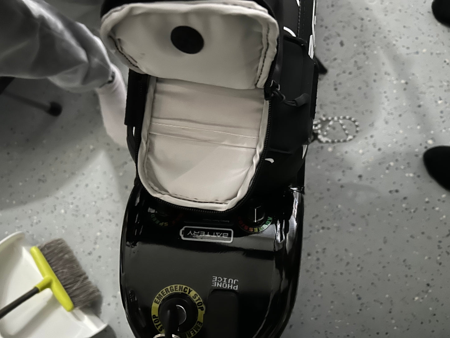 Emoto phone bag