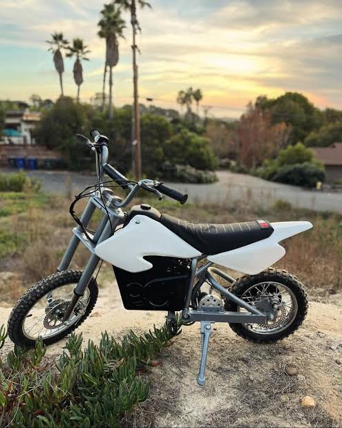 Razor plastics